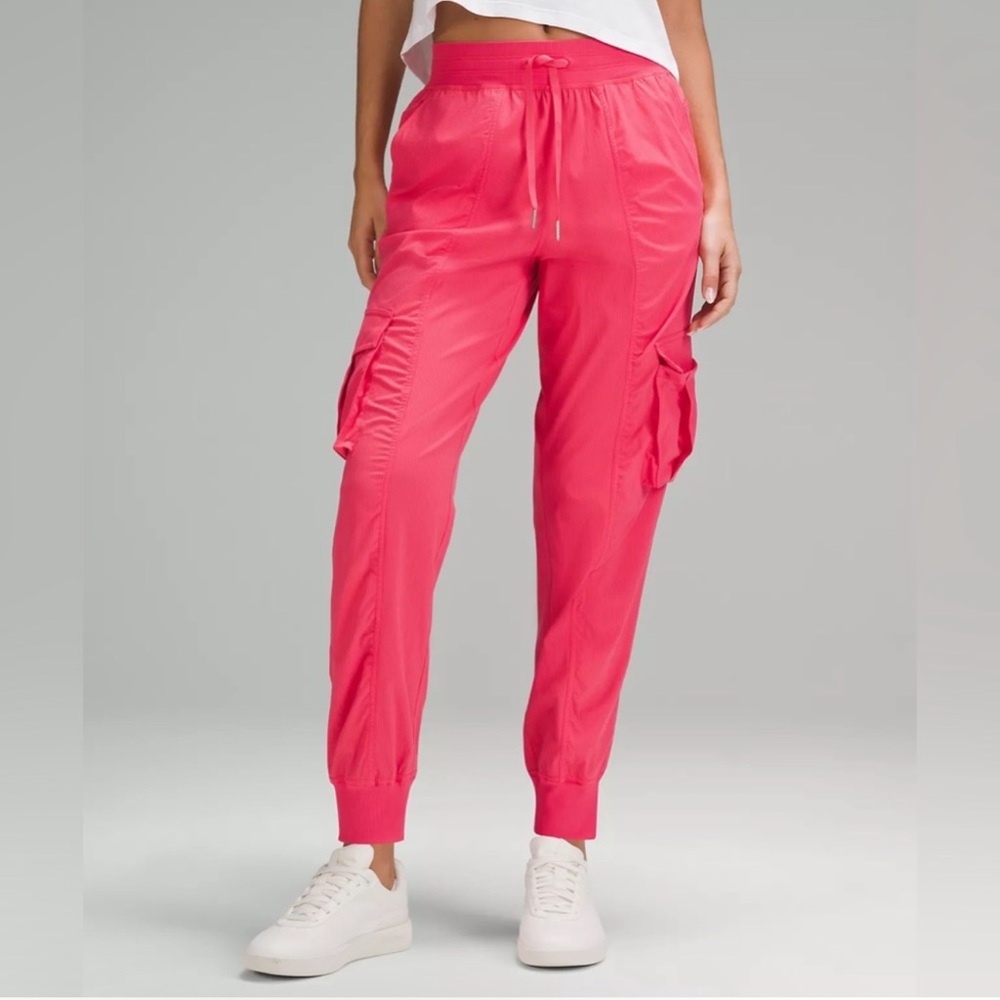 Lululemon Dance Studio Relaxed-Fit
MR Cargo Jogger Stylish Pink XL